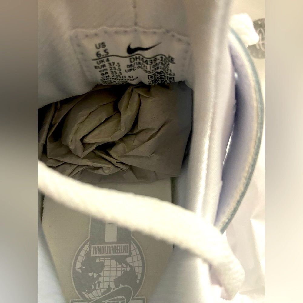 NIB 👟✨Nike Air Huarache Sneaker Run Triple White Pure Platinum Size 6.5 Retro - Picture 8 of 9